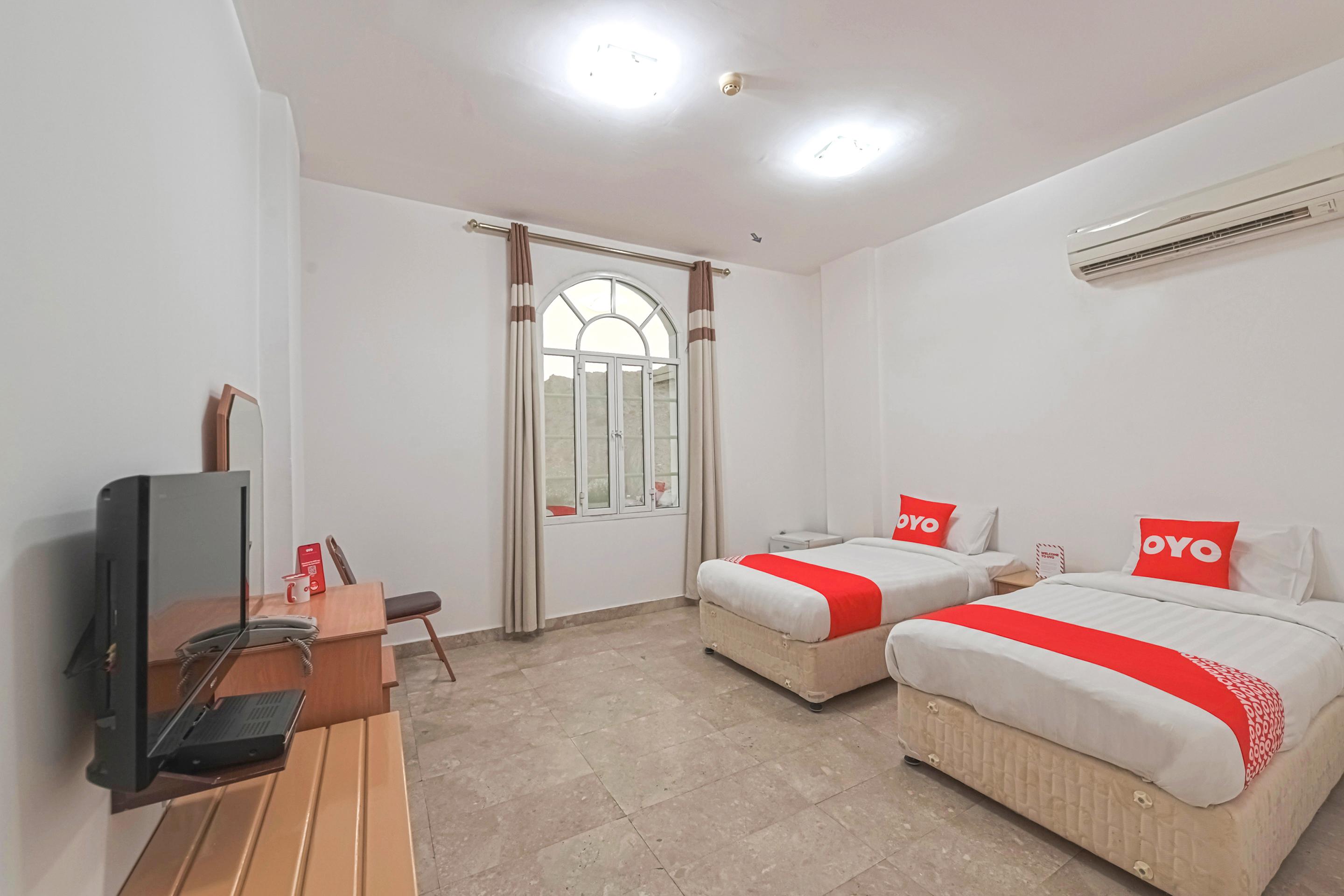 Majestic Hotel Wādī Kabīr Екстериор снимка