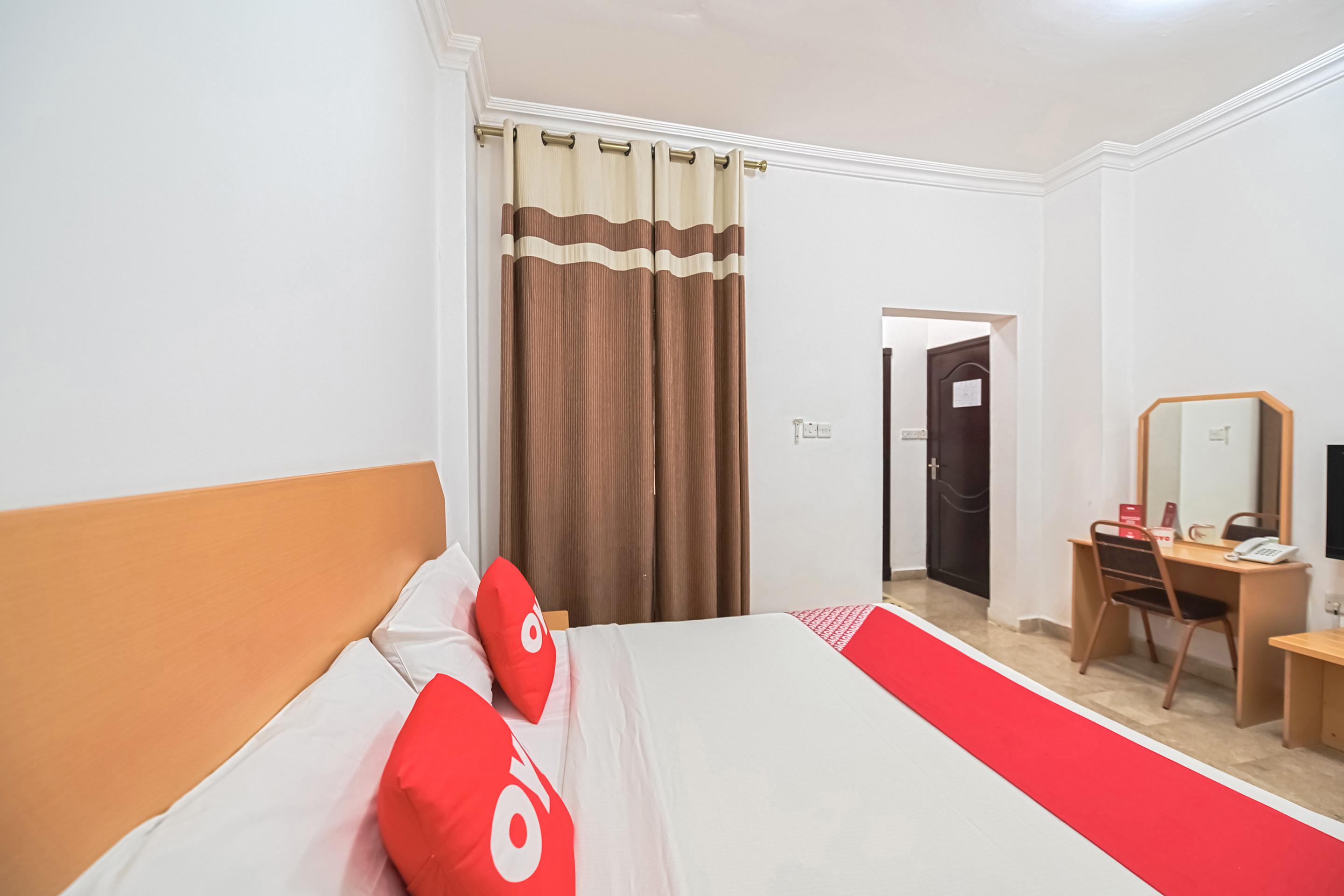 Majestic Hotel Wādī Kabīr Екстериор снимка