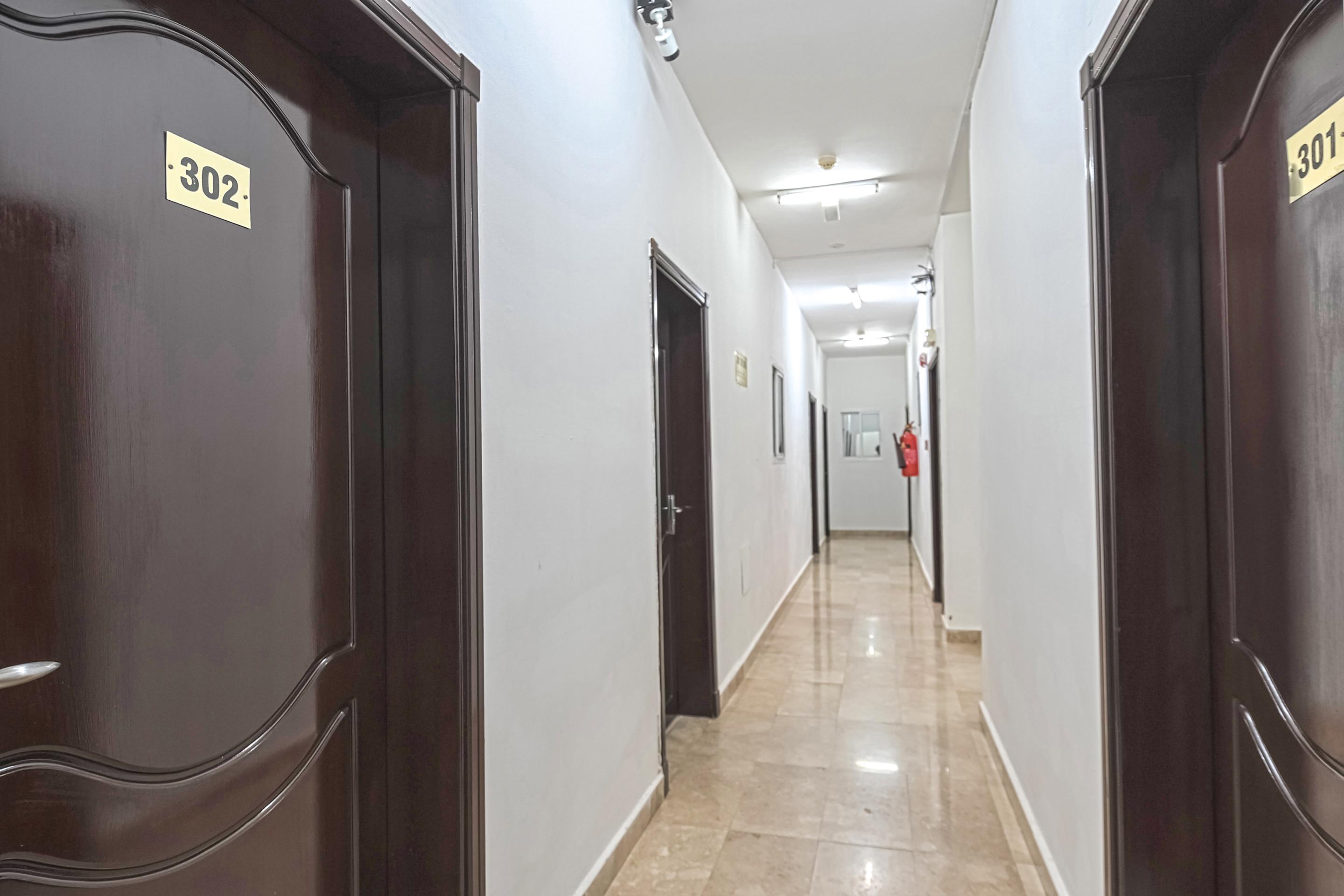 Majestic Hotel Wādī Kabīr Екстериор снимка