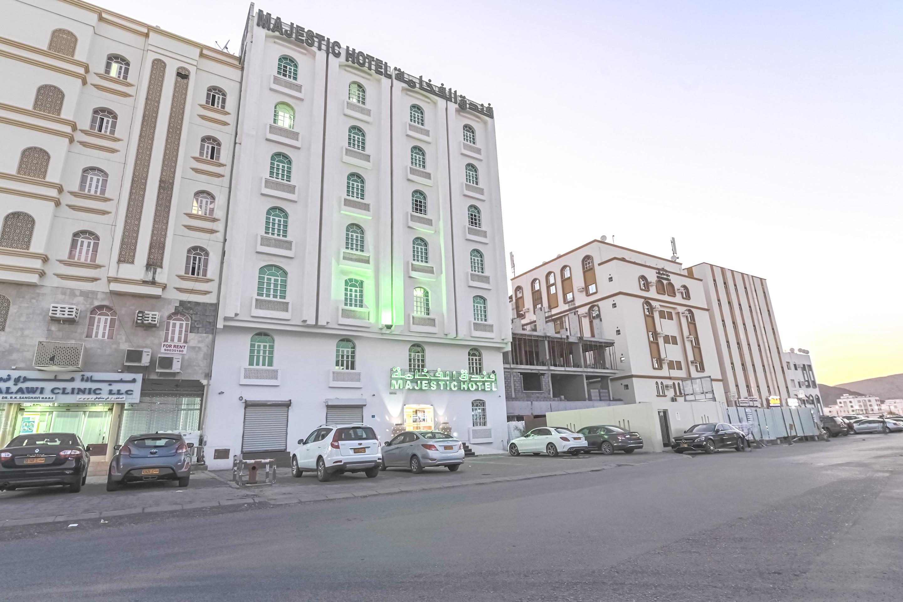 Majestic Hotel Wādī Kabīr Екстериор снимка