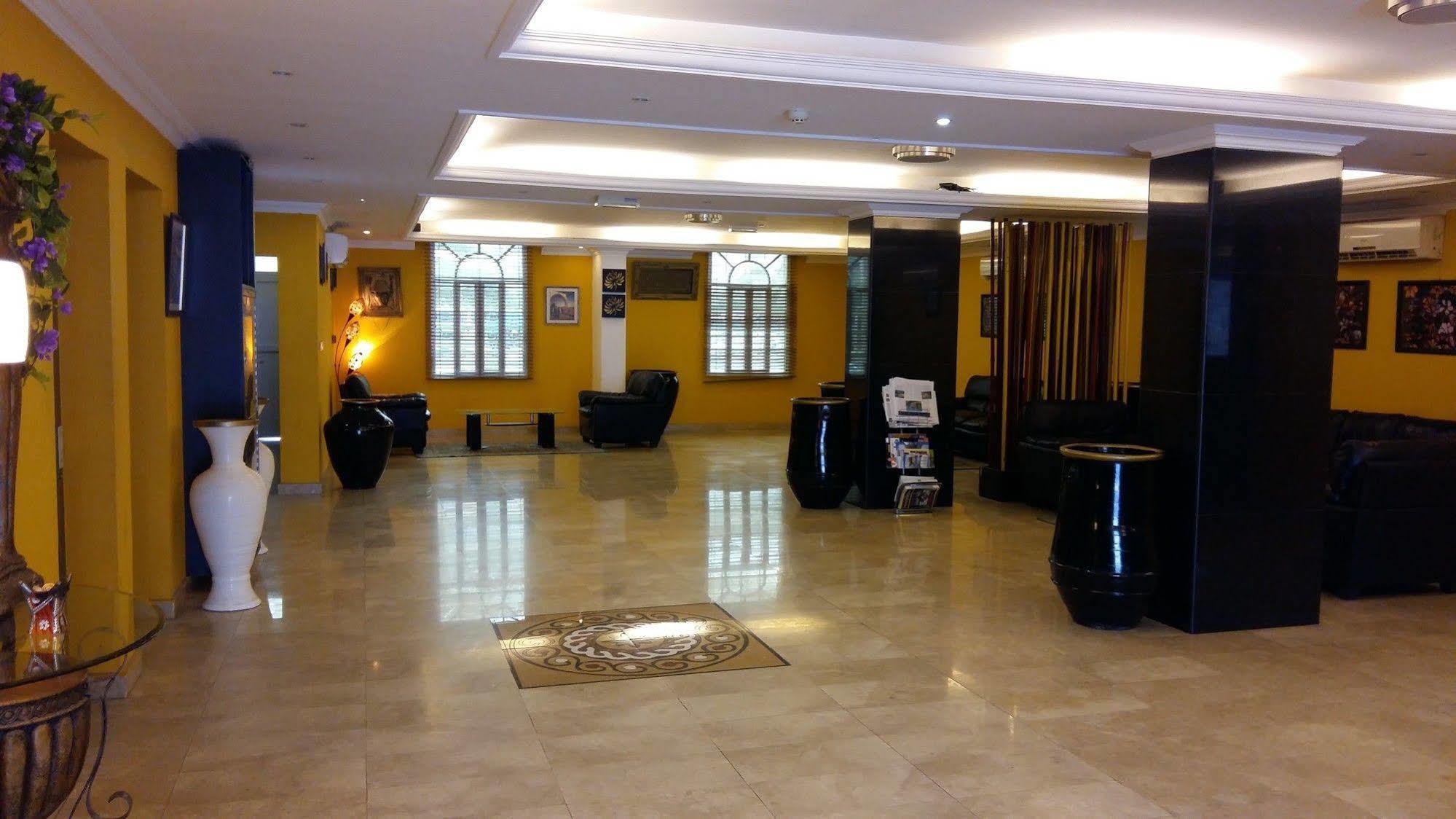 Majestic Hotel Wādī Kabīr Екстериор снимка