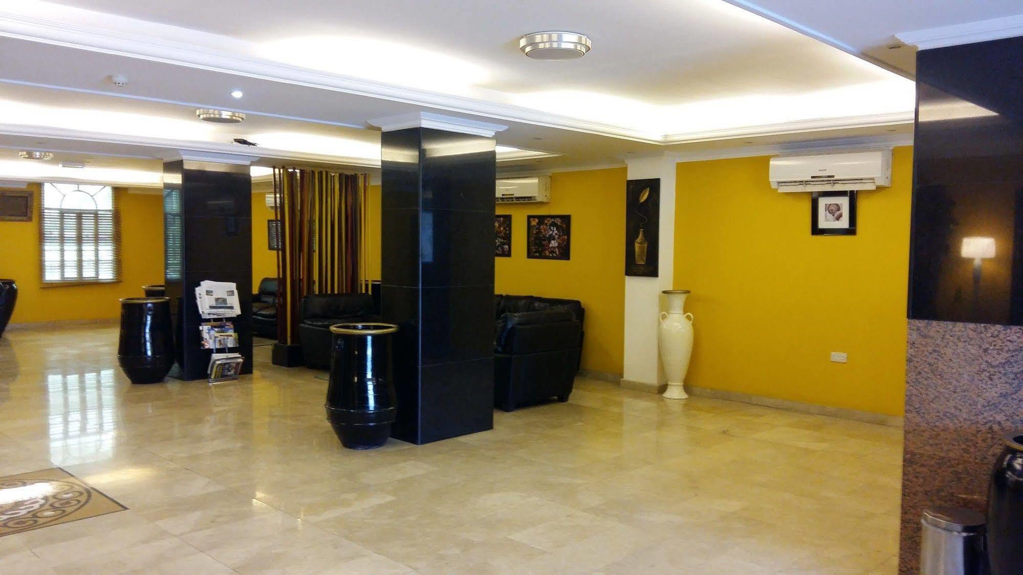 Majestic Hotel Wādī Kabīr Екстериор снимка