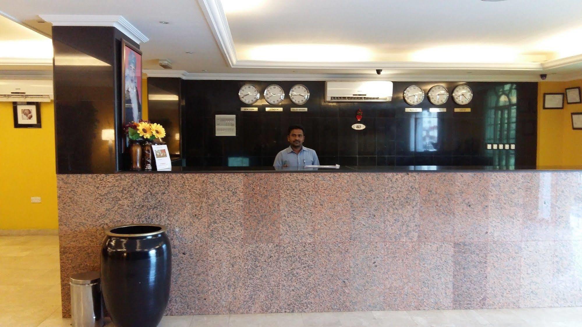 Majestic Hotel Wādī Kabīr Екстериор снимка
