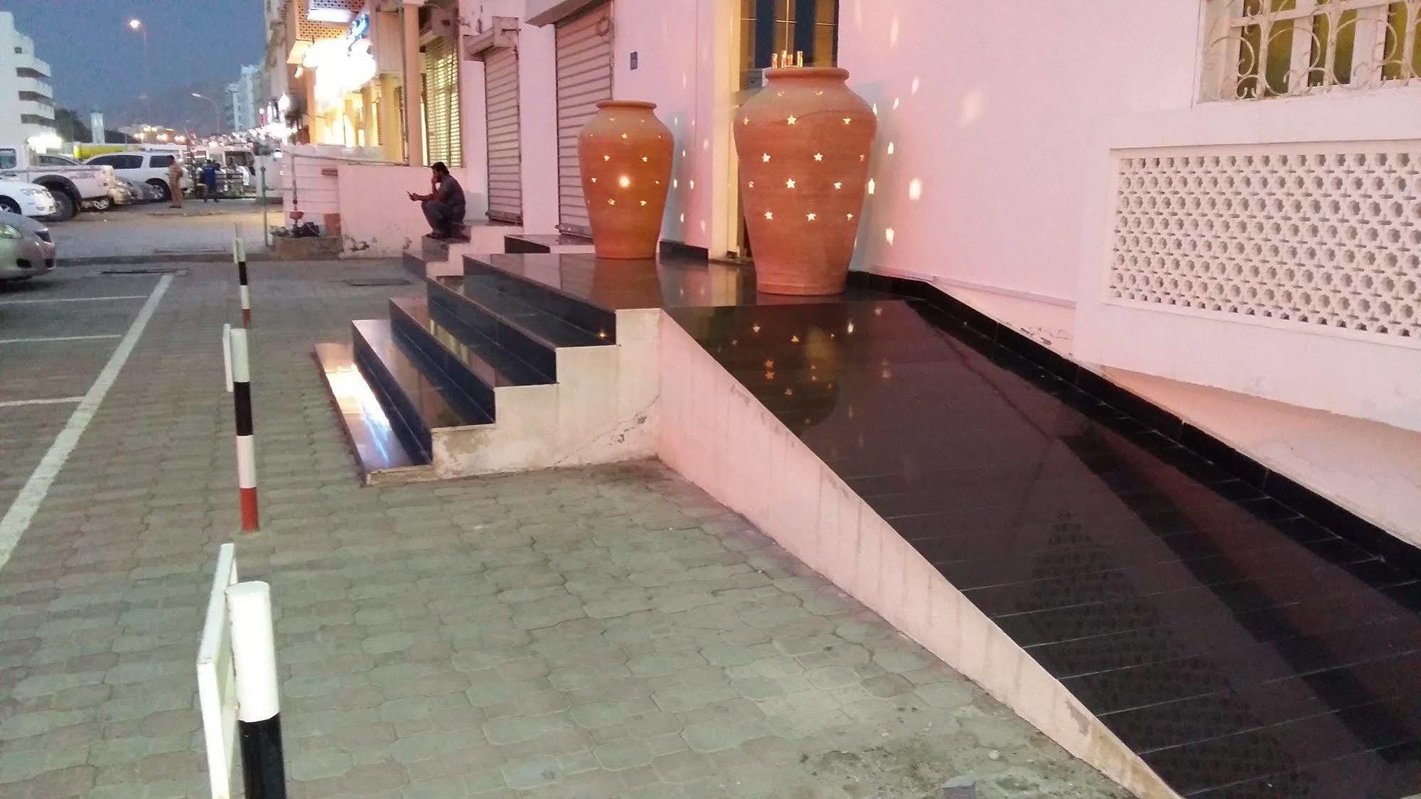 Majestic Hotel Wādī Kabīr Екстериор снимка