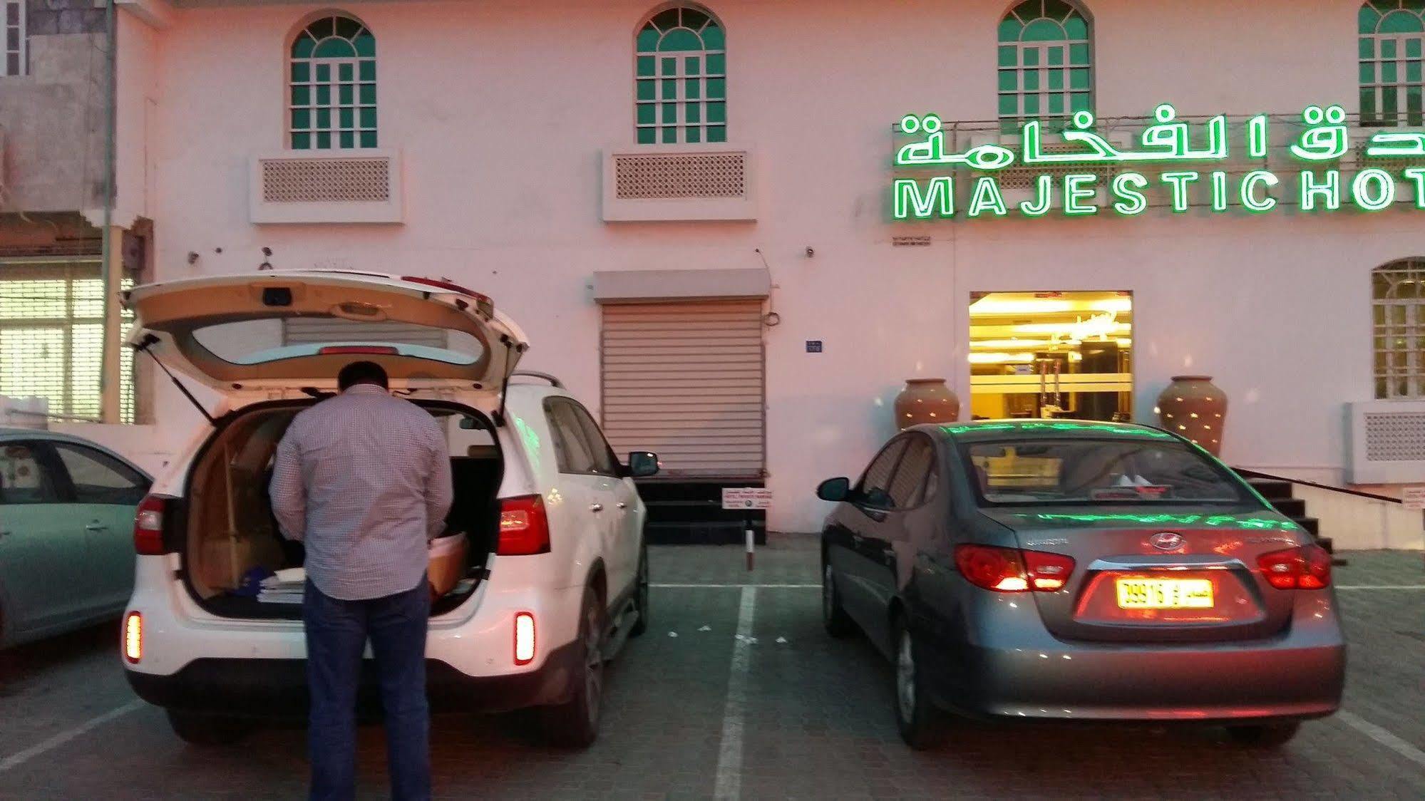 Majestic Hotel Wādī Kabīr Екстериор снимка